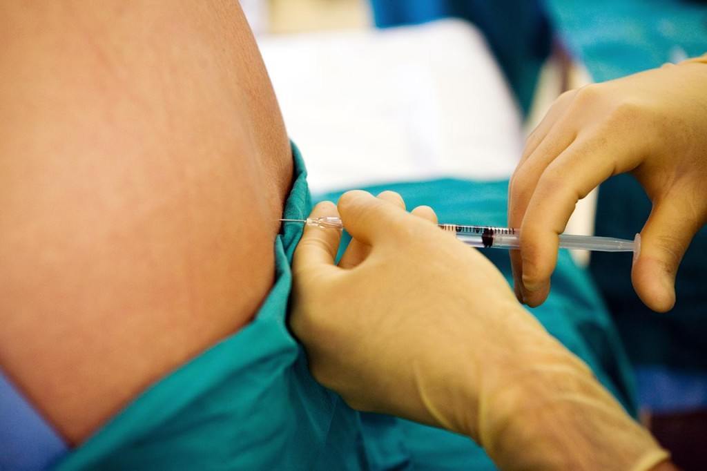 Az ízületi injekciók: előnyök, javallatok és ellenjavallatok
